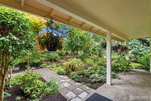 6001 Whale Dancer Court NE, Suquamish, WA 98392