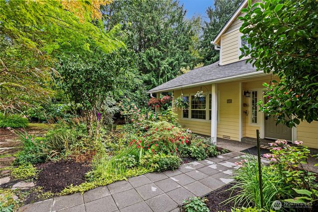 6001 Whale Dancer Court NE, Suquamish, WA 98392
