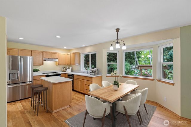 6001 Whale Dancer Court NE, Suquamish, WA 98392