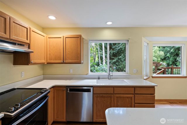 6001 Whale Dancer Court NE, Suquamish, WA 98392
