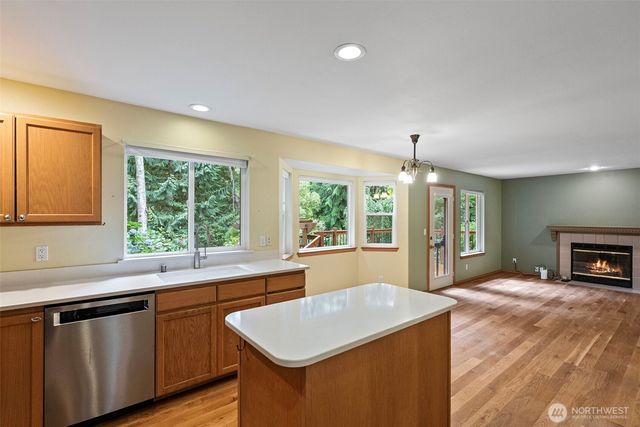 6001 Whale Dancer Court NE, Suquamish, WA 98392