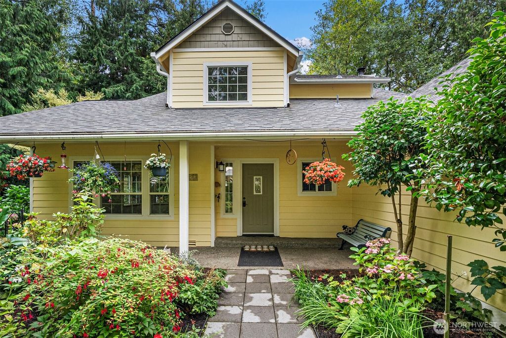 6001 Whale Dancer Court NE, Suquamish, WA 98392