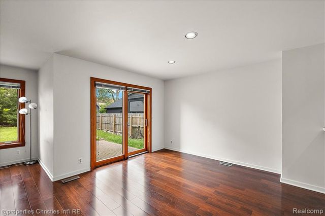 2635 Dorchester Road, Birmingham, MI 48009