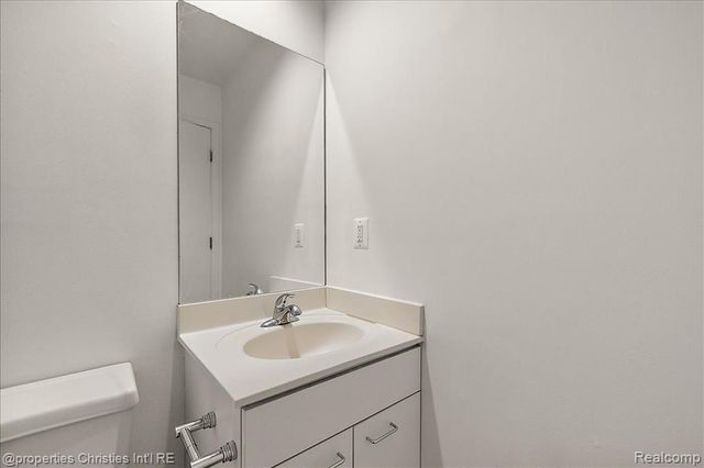 2635 Dorchester Road, Birmingham, MI 48009