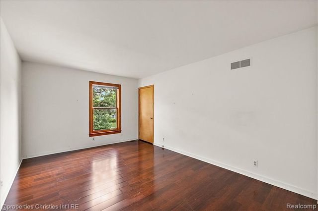 2635 Dorchester Road, Birmingham, MI 48009