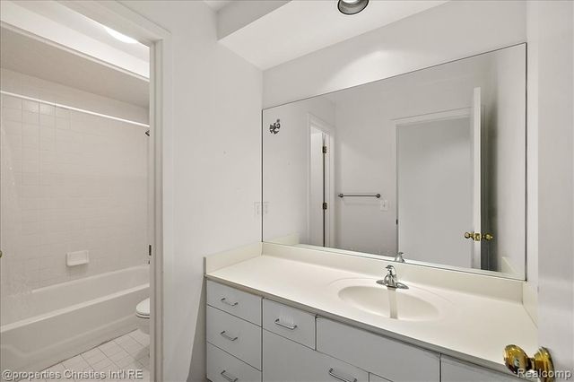 2635 Dorchester Road, Birmingham, MI 48009