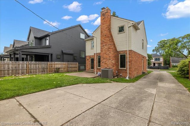2635 Dorchester Road, Birmingham, MI 48009