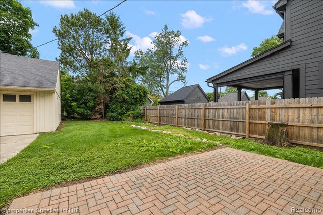 2635 Dorchester Road, Birmingham, MI 48009