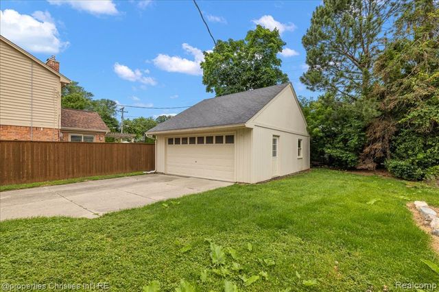 2635 Dorchester Road, Birmingham, MI 48009
