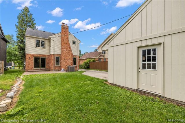 2635 Dorchester Road, Birmingham, MI 48009