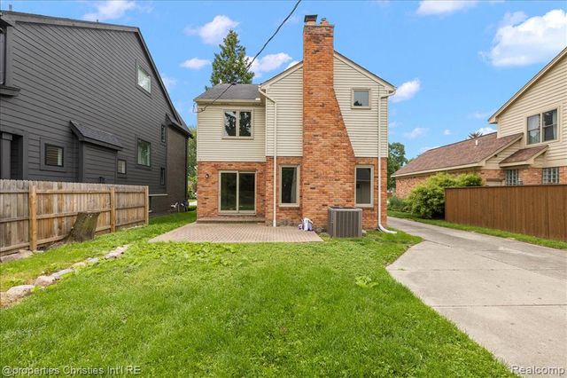 2635 Dorchester Road, Birmingham, MI 48009