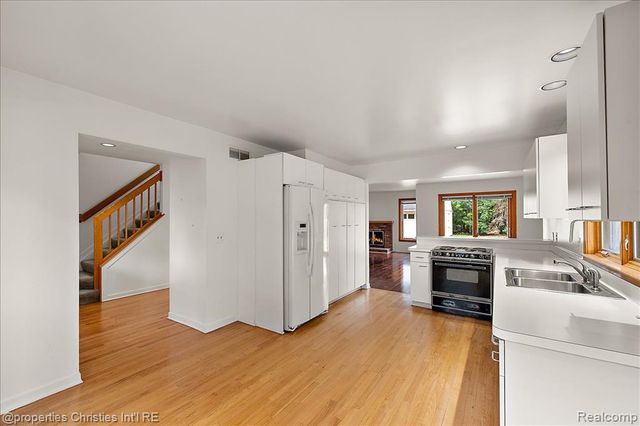 2635 Dorchester Road, Birmingham, MI 48009