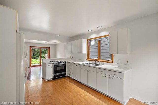 2635 Dorchester Road, Birmingham, MI 48009