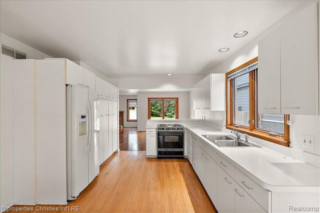 2635 Dorchester Road, Birmingham, MI 48009
