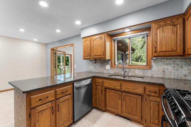 10130 31st Avenue N, Plymouth, MN 55441
