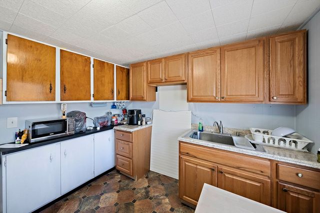 88 Pearl St, Stoughton, MA 02072