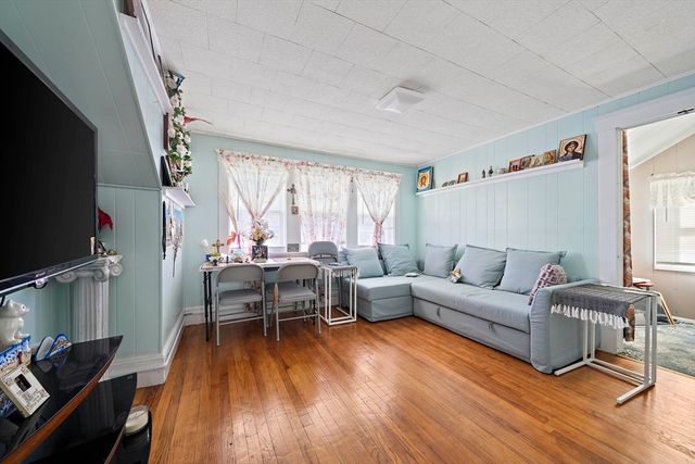 88 Pearl St, Stoughton, MA 02072