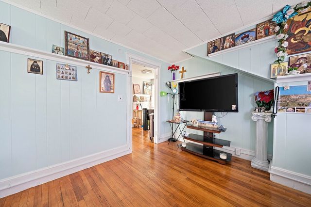 88 Pearl St, Stoughton, MA 02072