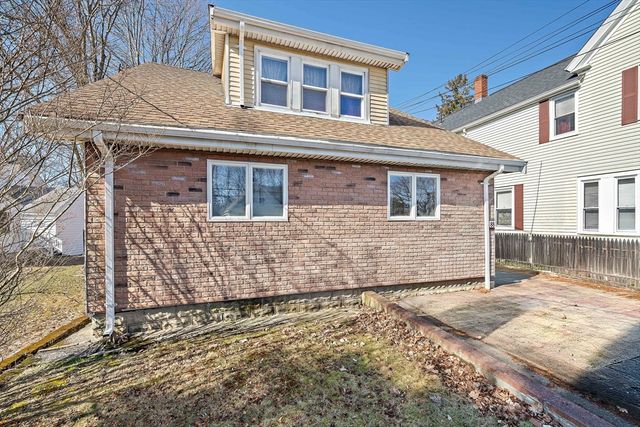88 Pearl St, Stoughton, MA 02072