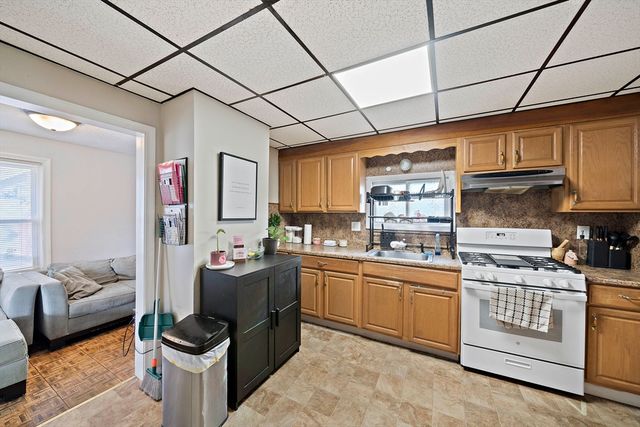 88 Pearl St, Stoughton, MA 02072