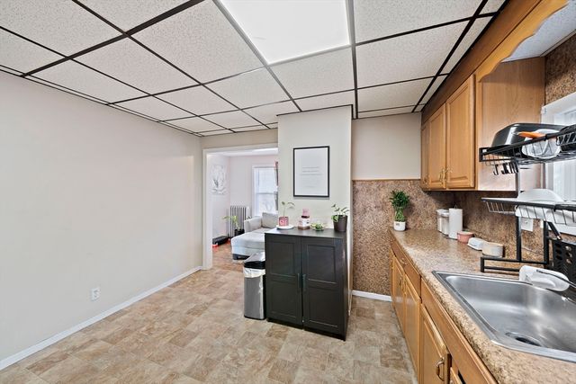 88 Pearl St, Stoughton, MA 02072