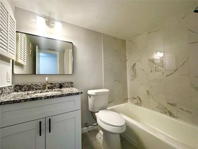 4906 VICTORIA DRIVE 103, Cape Coral, FL 33904
