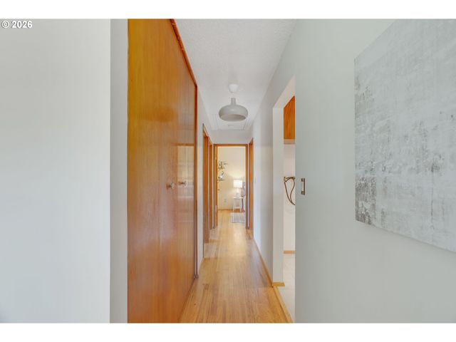 8329 Se MORRISON St, Portland, OR 97216