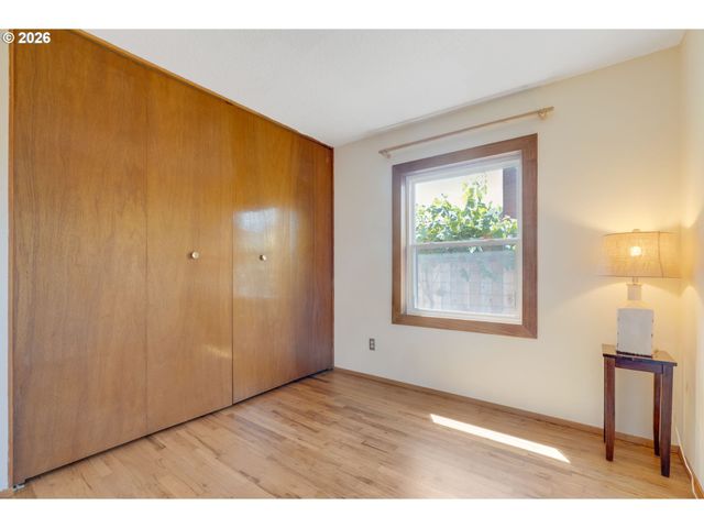 8329 Se MORRISON St, Portland, OR 97216