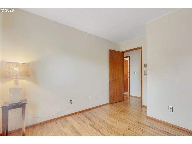 8329 Se MORRISON St, Portland, OR 97216