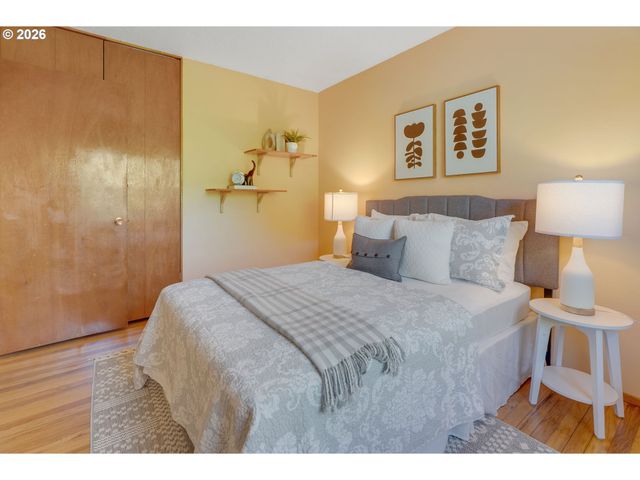 8329 Se MORRISON St, Portland, OR 97216