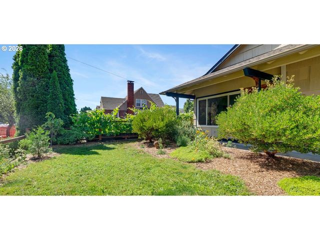 8329 Se MORRISON St, Portland, OR 97216