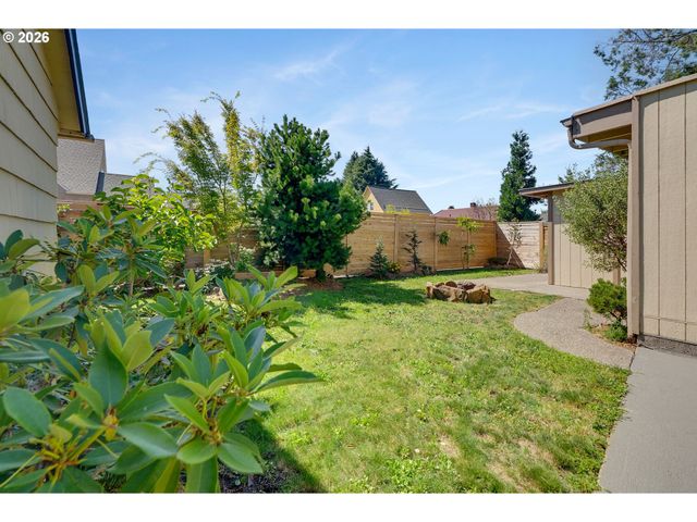8329 Se MORRISON St, Portland, OR 97216