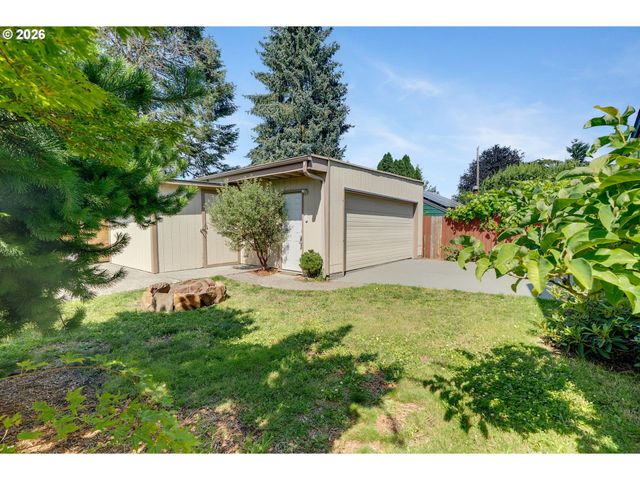 8329 Se MORRISON St, Portland, OR 97216