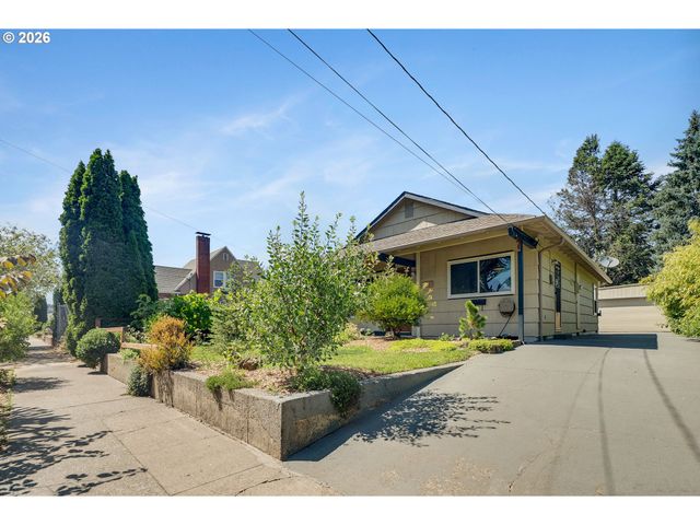 8329 Se MORRISON St, Portland, OR 97216