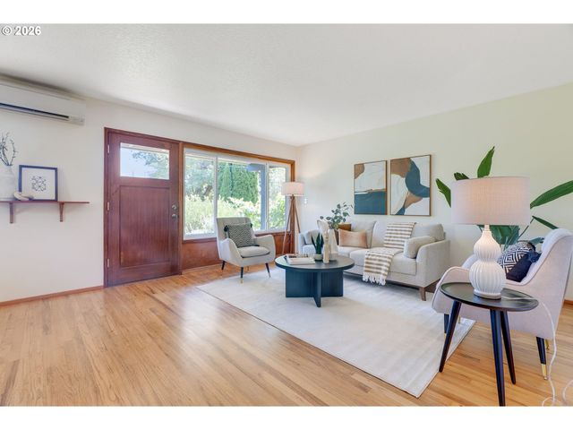 8329 Se MORRISON St, Portland, OR 97216