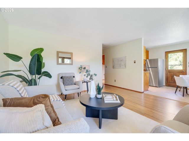 8329 Se MORRISON St, Portland, OR 97216