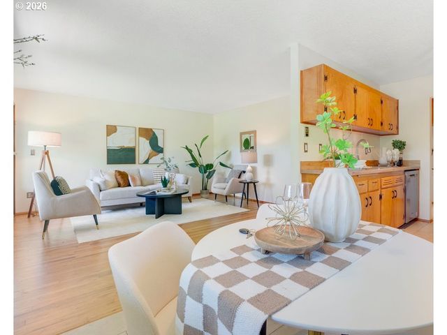 8329 Se MORRISON St, Portland, OR 97216