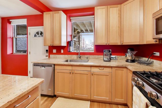 6251 N Magnolia Avenue 2, Chicago, IL 60660