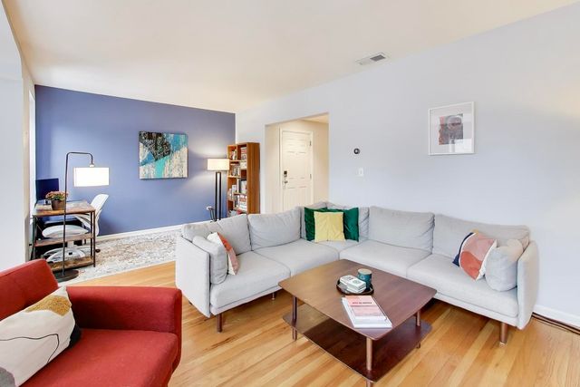 6251 N Magnolia Avenue 2, Chicago, IL 60660