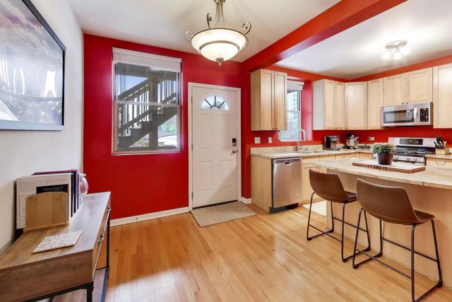 6251 N Magnolia Avenue 2, Chicago, IL 60660