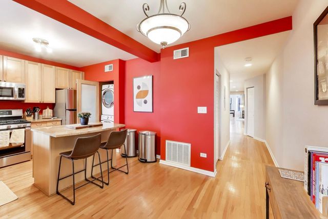 6251 N Magnolia Avenue 2, Chicago, IL 60660