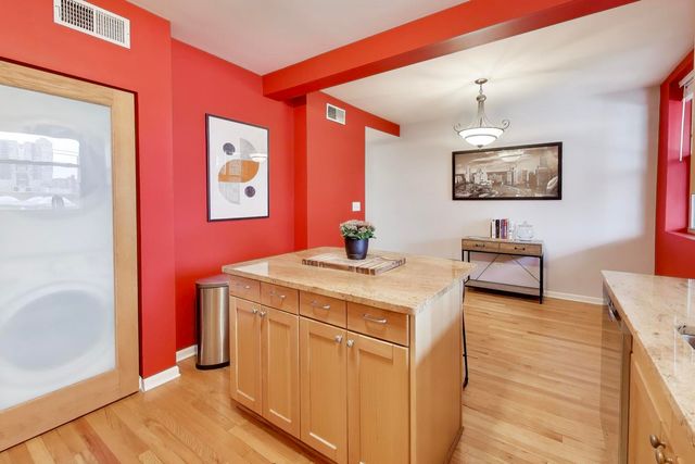 6251 N Magnolia Avenue 2, Chicago, IL 60660