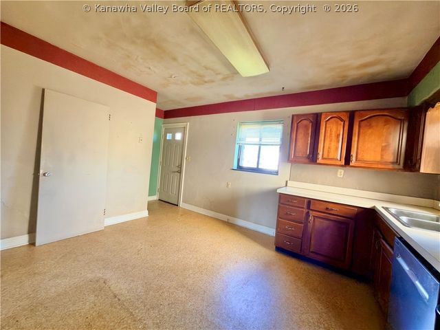 1024 West Virginia Avenue, Dunbar, WV 25064