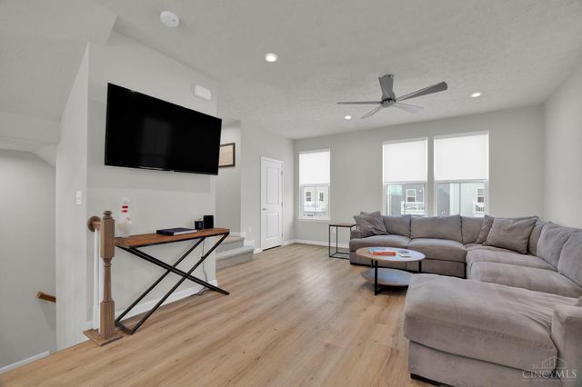 34 Wentworth Lane, Deer Park, OH 45236