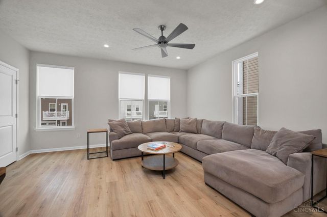 34 Wentworth Lane, Deer Park, OH 45236