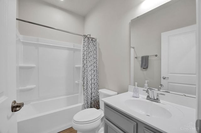 34 Wentworth Lane, Deer Park, OH 45236