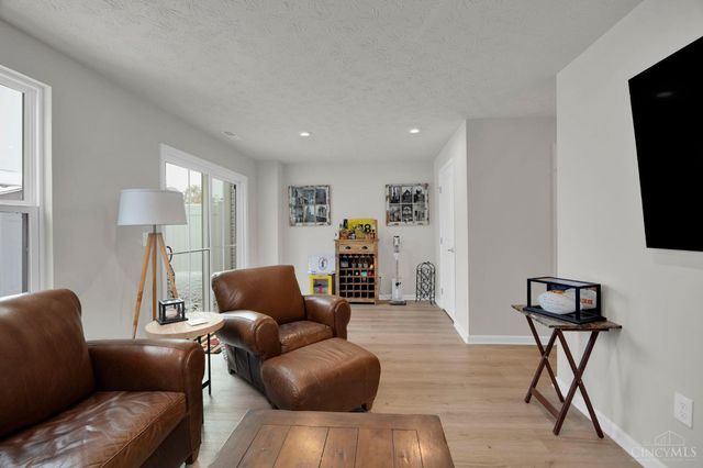 34 Wentworth Lane, Deer Park, OH 45236