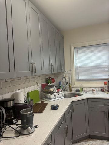 302 S 5th Avenue, Mount Vernon, NY 10550