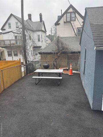 302 S 5th Avenue, Mount Vernon, NY 10550