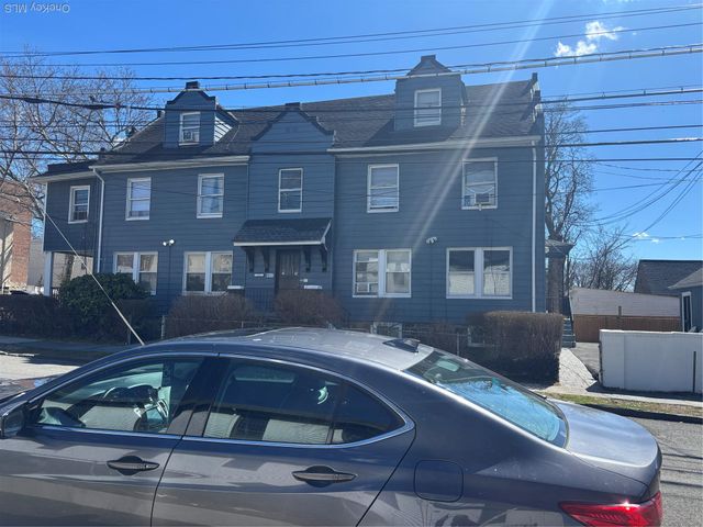 302 S 5th Avenue, Mount Vernon, NY 10550